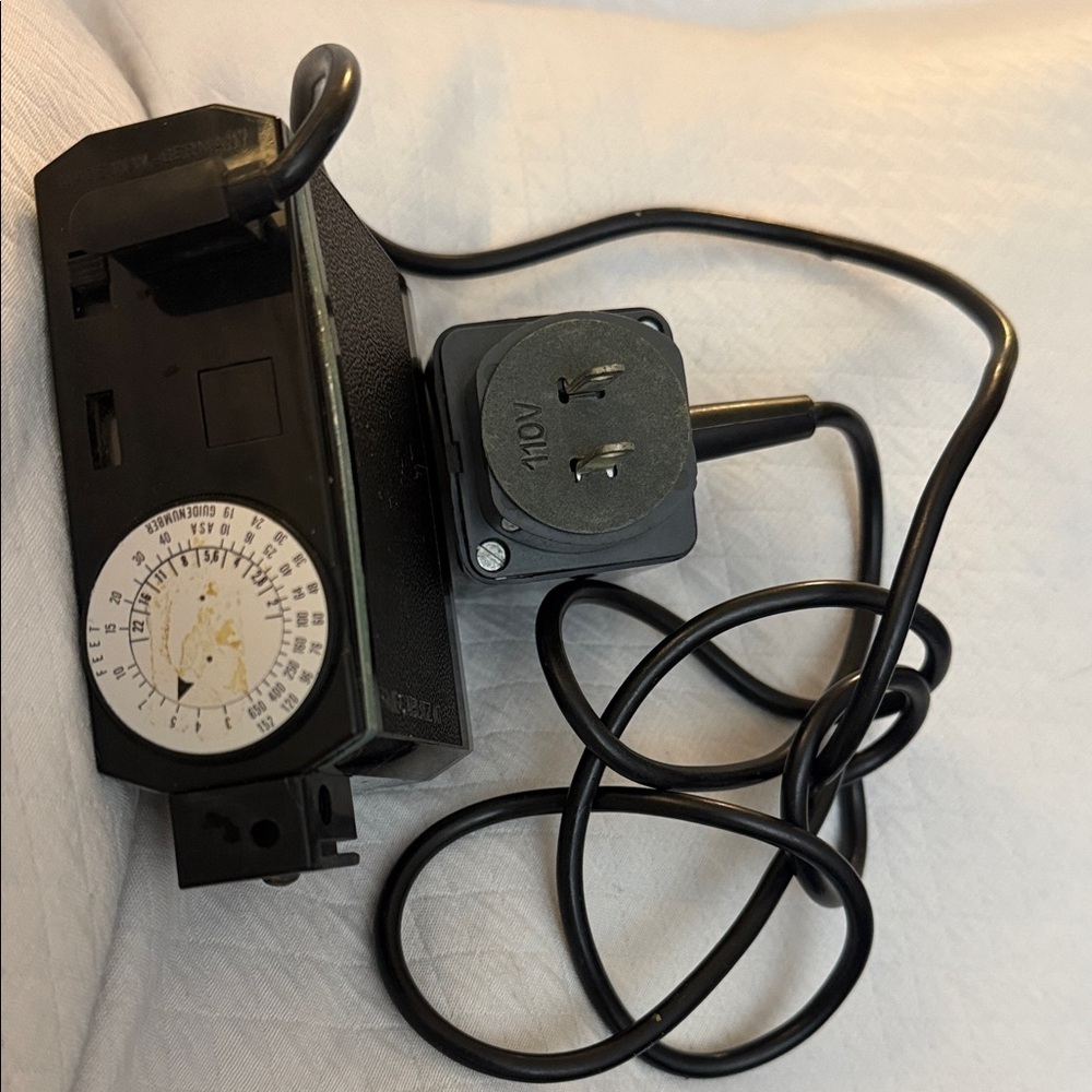 Metz Camera Flash with Cable. untested - Picture 3 of 7
